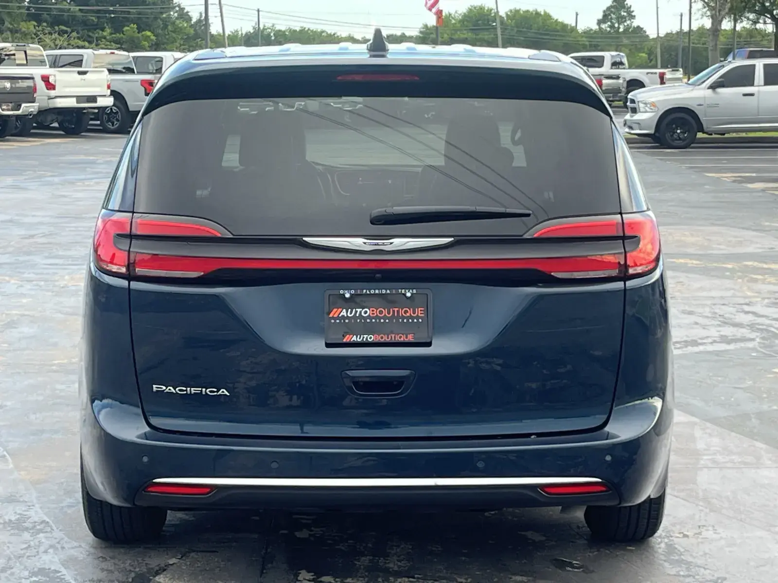 2025 Chrysler Pacifica Select photo 5