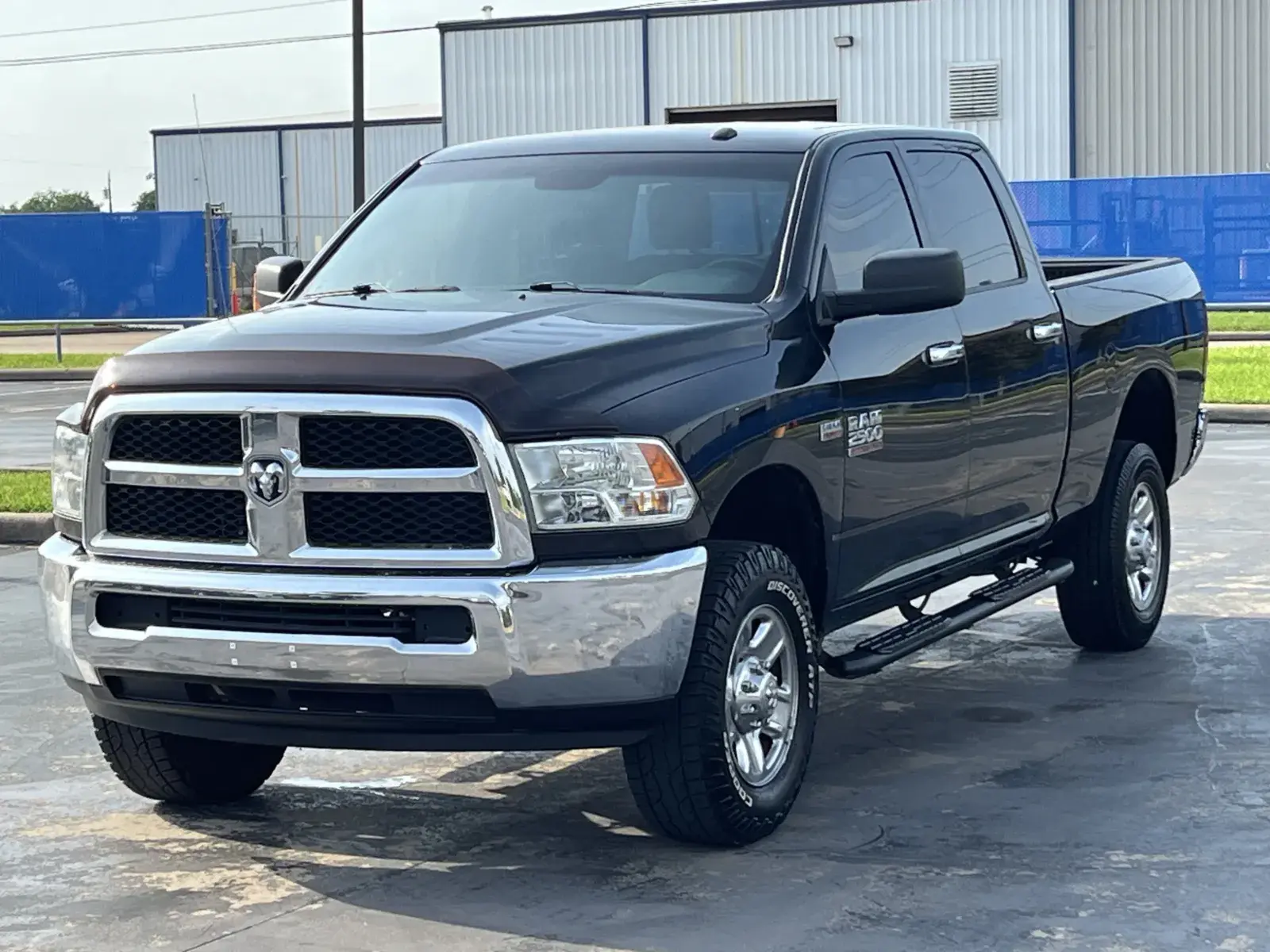 2018 RAM 2500 SLT 4X4 Crew Cab SWB photo 3