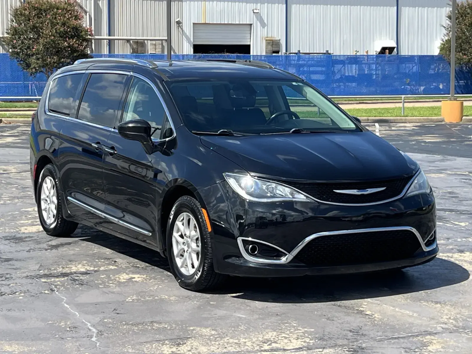 2020 Chrysler Pacifica Touring L photo 3