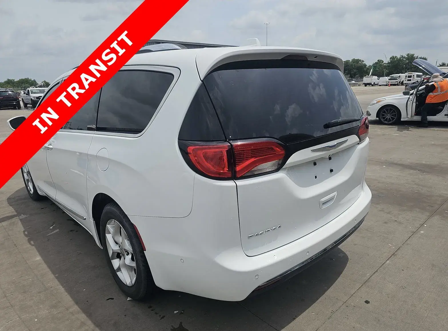 2019 Chrysler Pacifica Touring L Plus photo 5