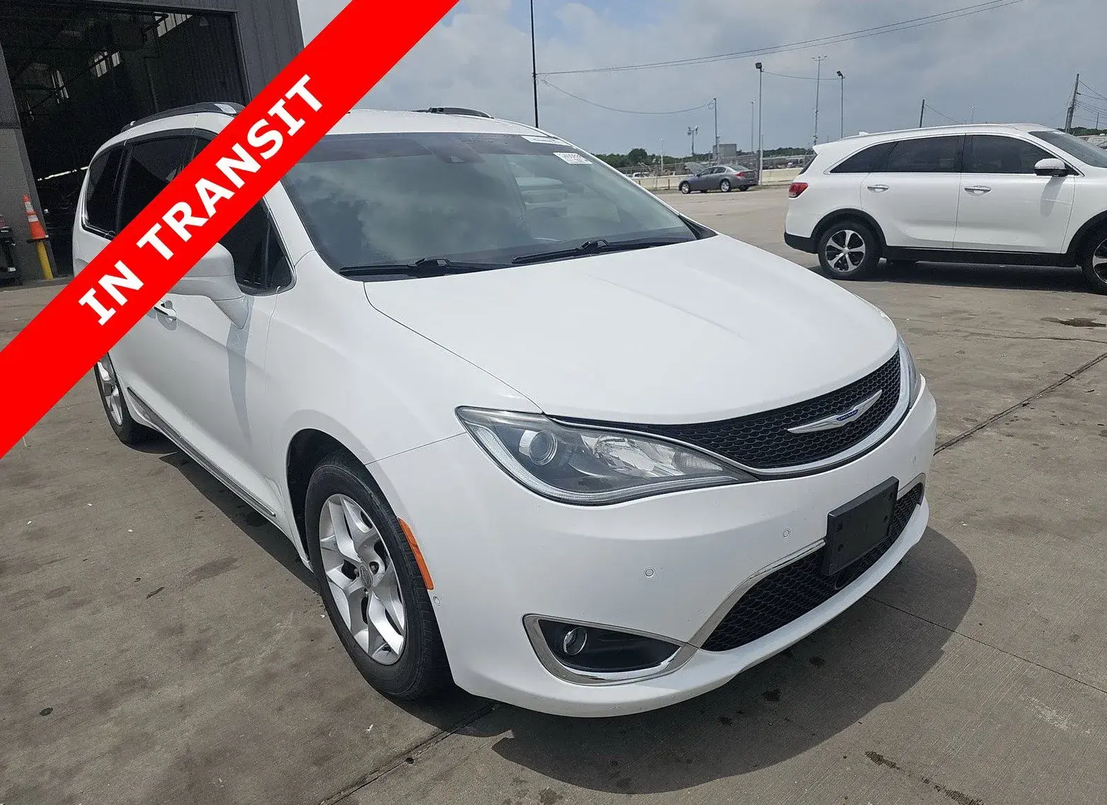 2019 Chrysler Pacifica Touring L Plus photo 3