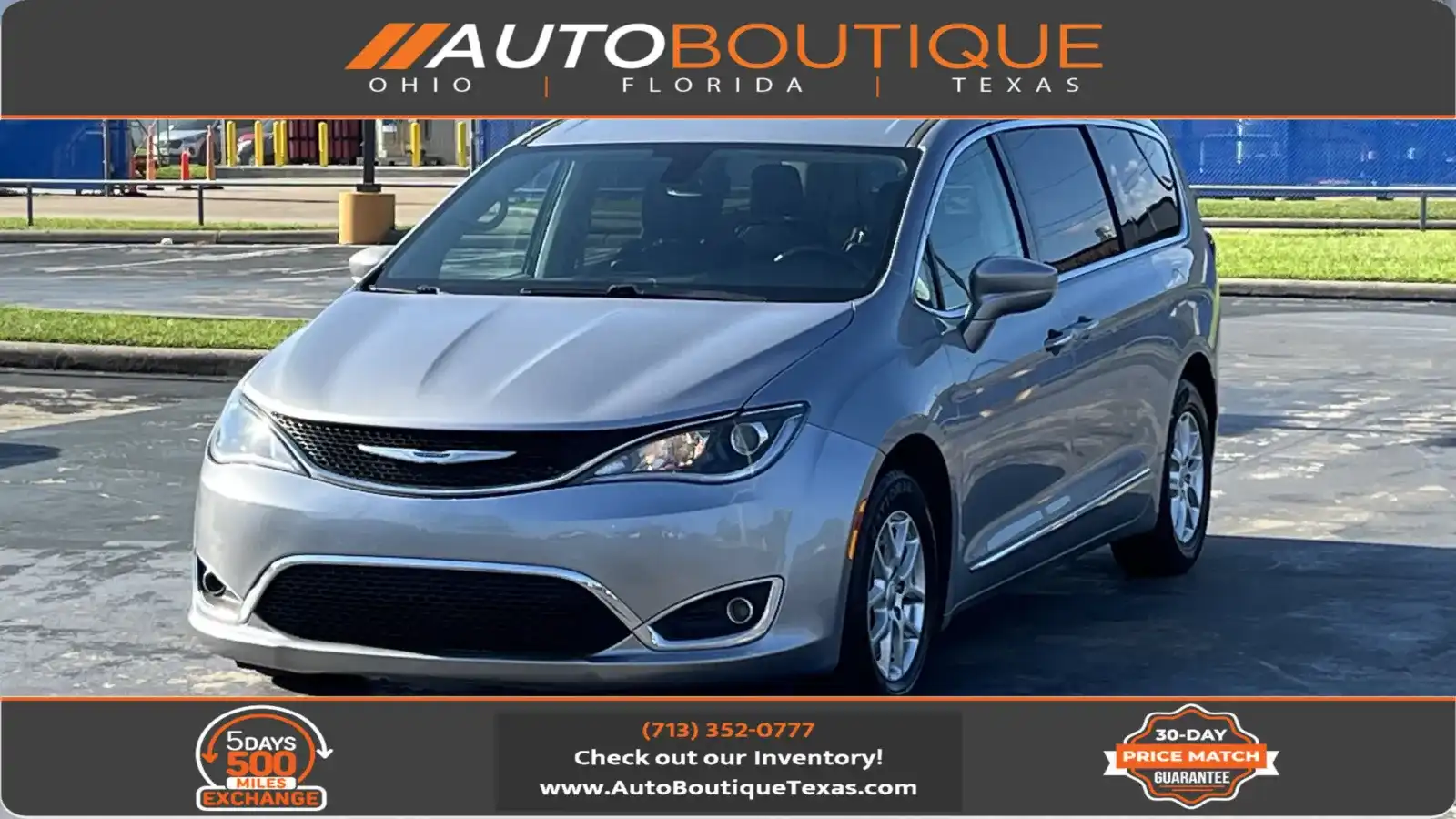 2020 Chrysler Pacifica Touring L's photo
