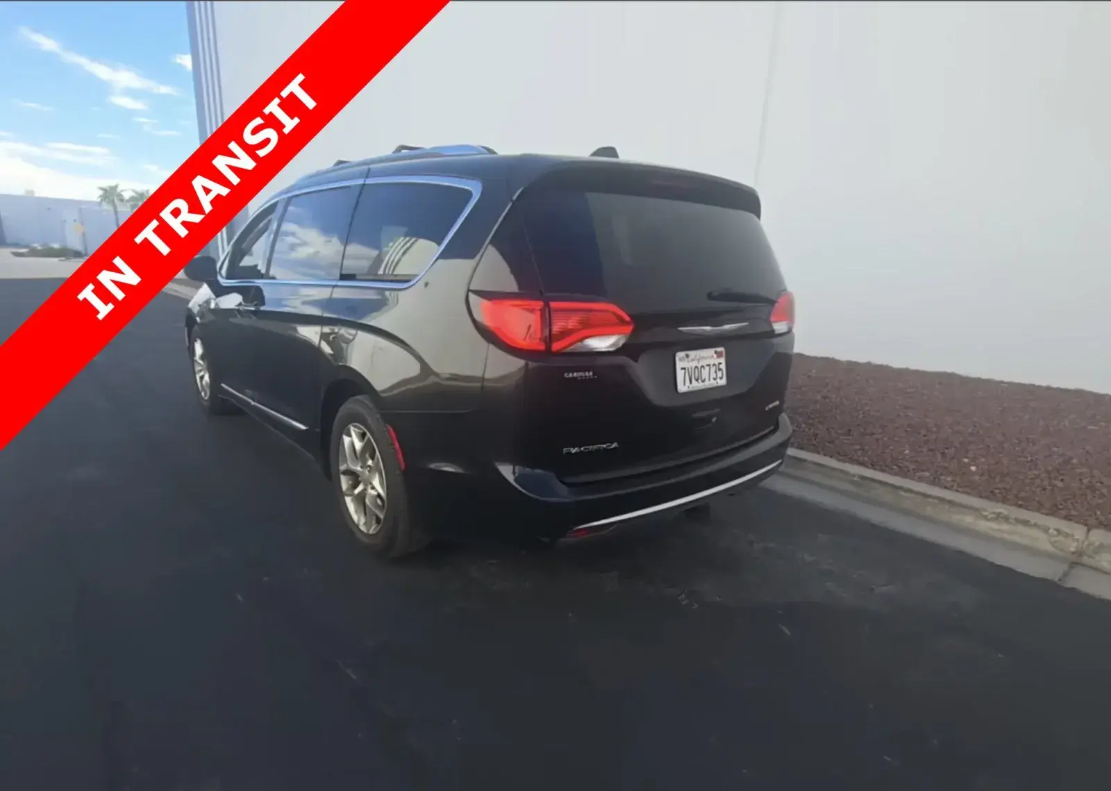 2017 Chrysler Pacifica Limited photo 3
