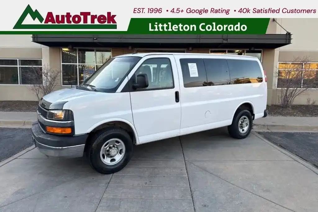 2015 Chevrolet Express 3500 LS's photo