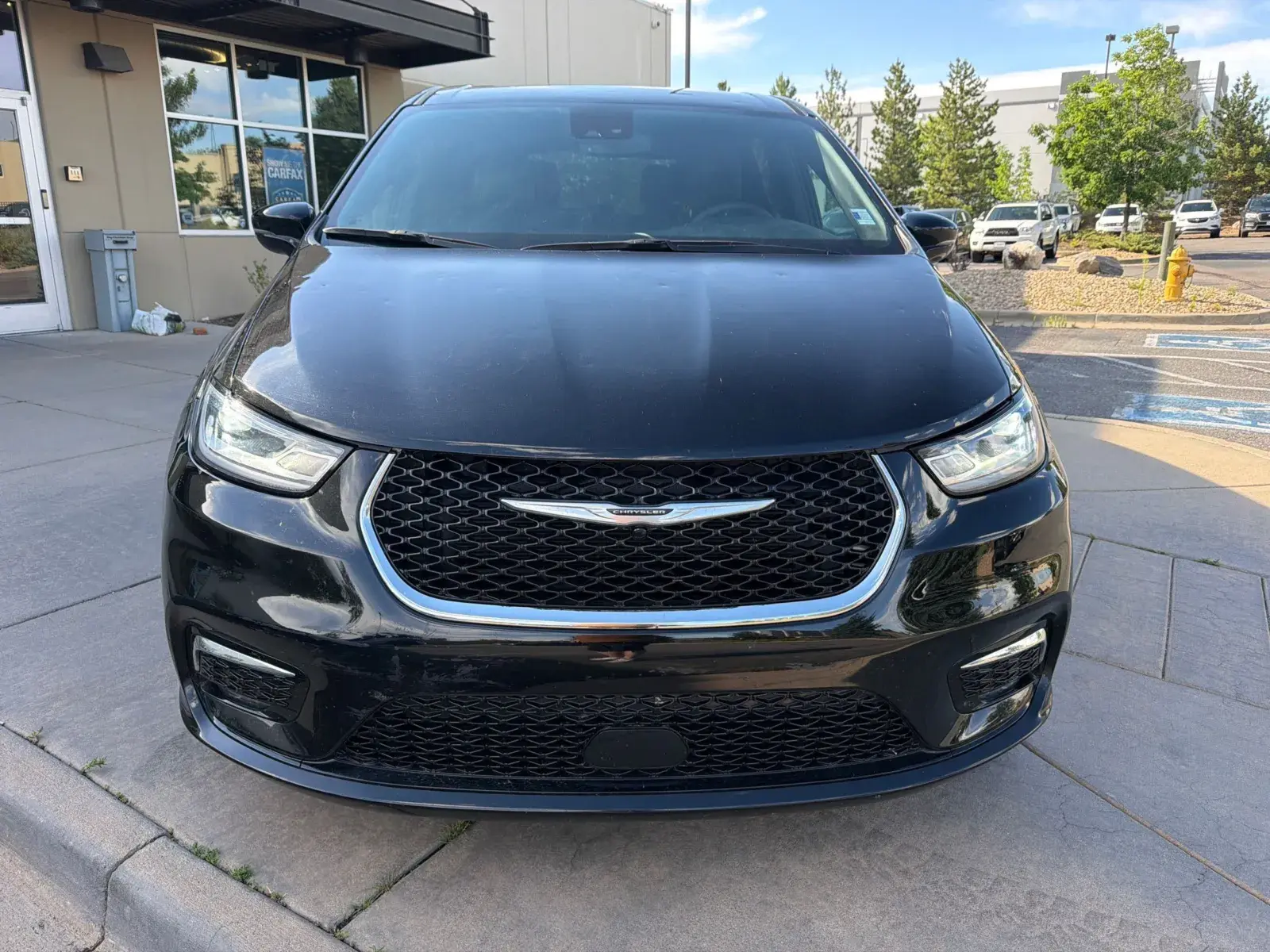 2025 Chrysler Pacifica Select photo 3