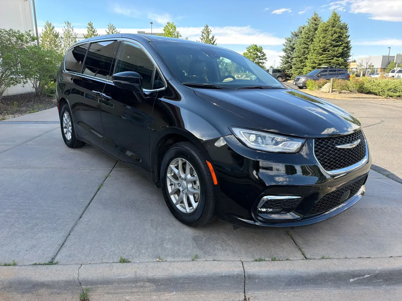 2025 Chrysler Pacifica Select photo 4
