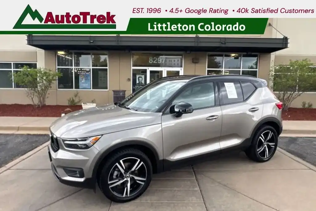 2022 Volvo XC40 T5 R-Design AWD's photo