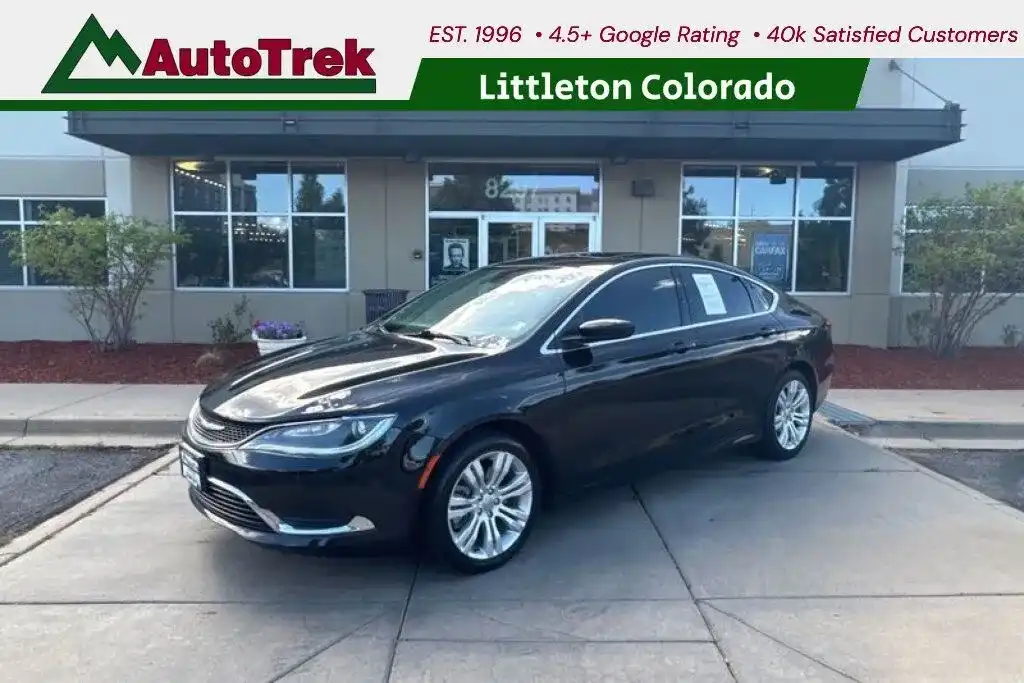 2016 Chrysler 200 Limited's photo