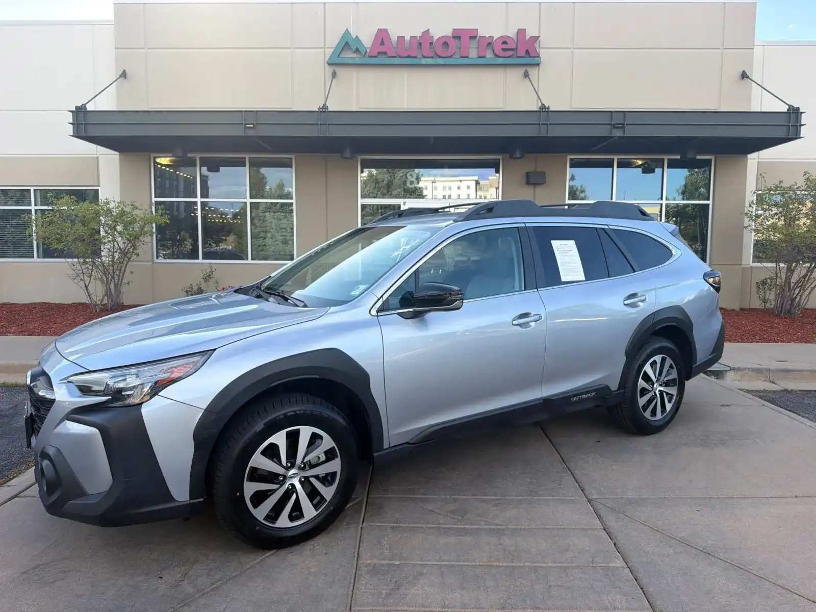 2023 Subaru Outback Premium's photo