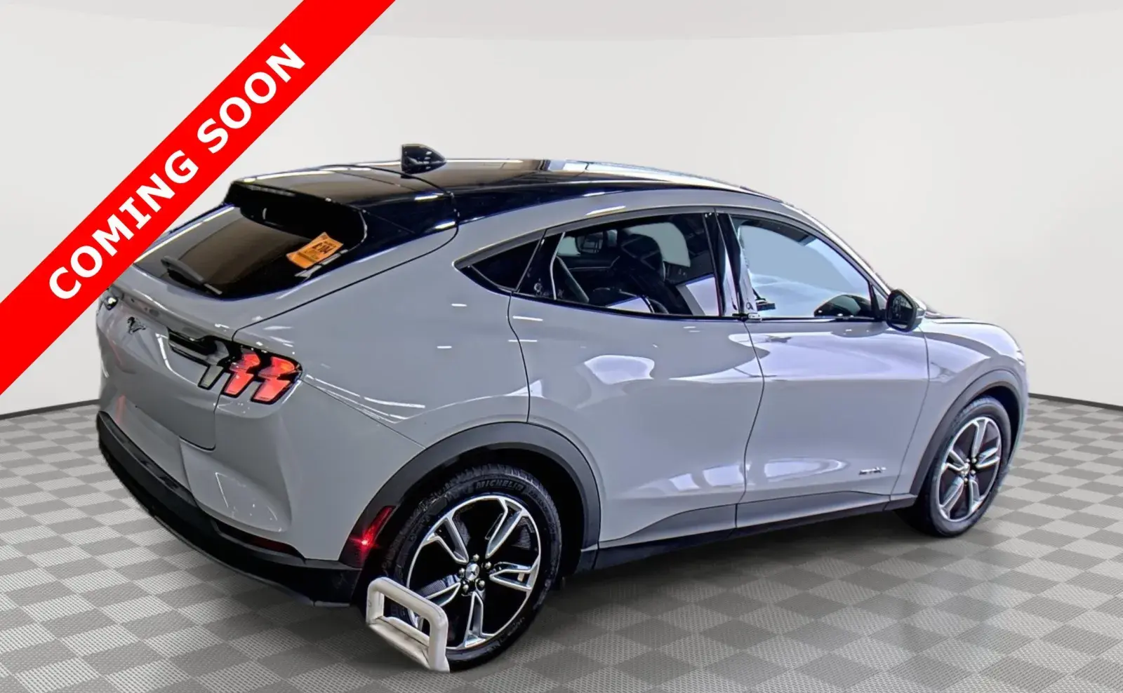 2021 Ford Mustang-Mach-e Select photo 3