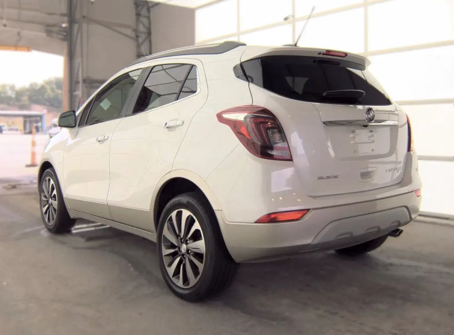 2018 Buick Encore Essence AWD photo 5