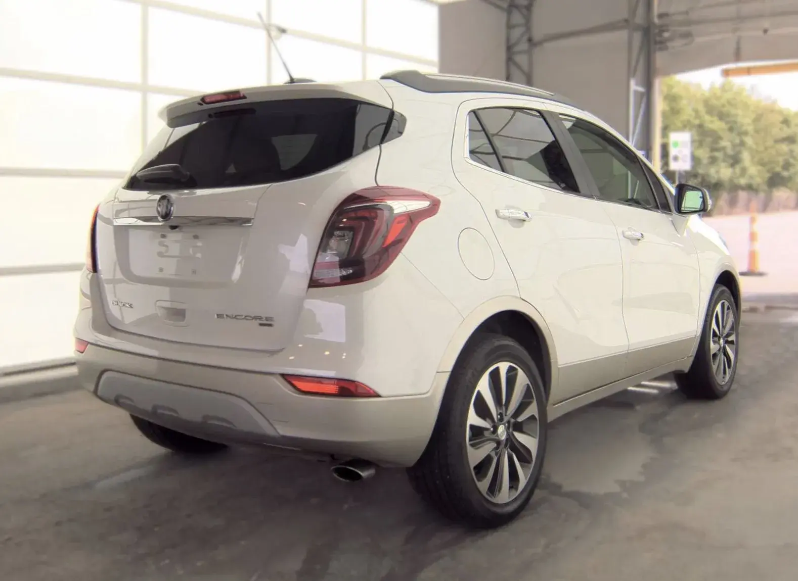 2018 Buick Encore Essence AWD photo 4