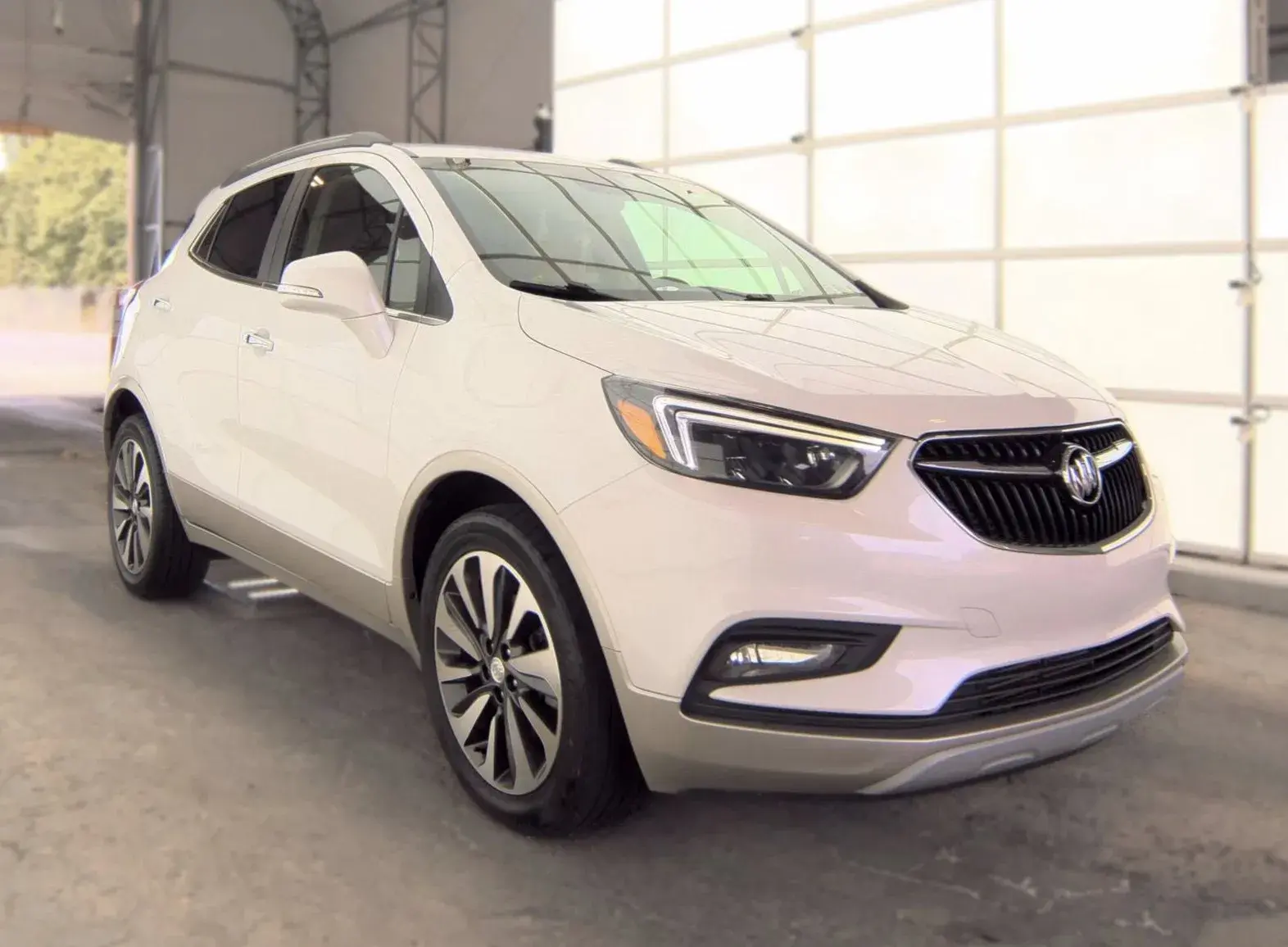 2018 Buick Encore Essence AWD photo 3