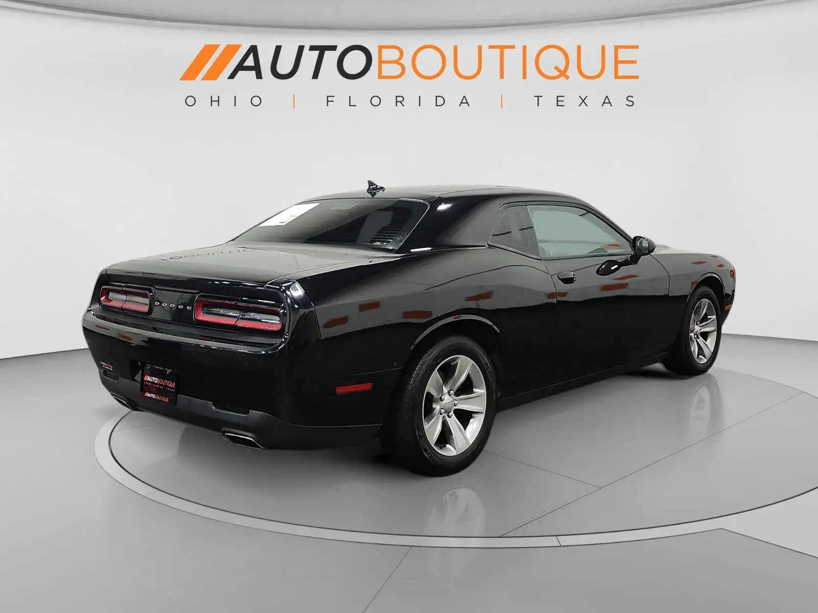 2016 Dodge Challenger SXT photo 5