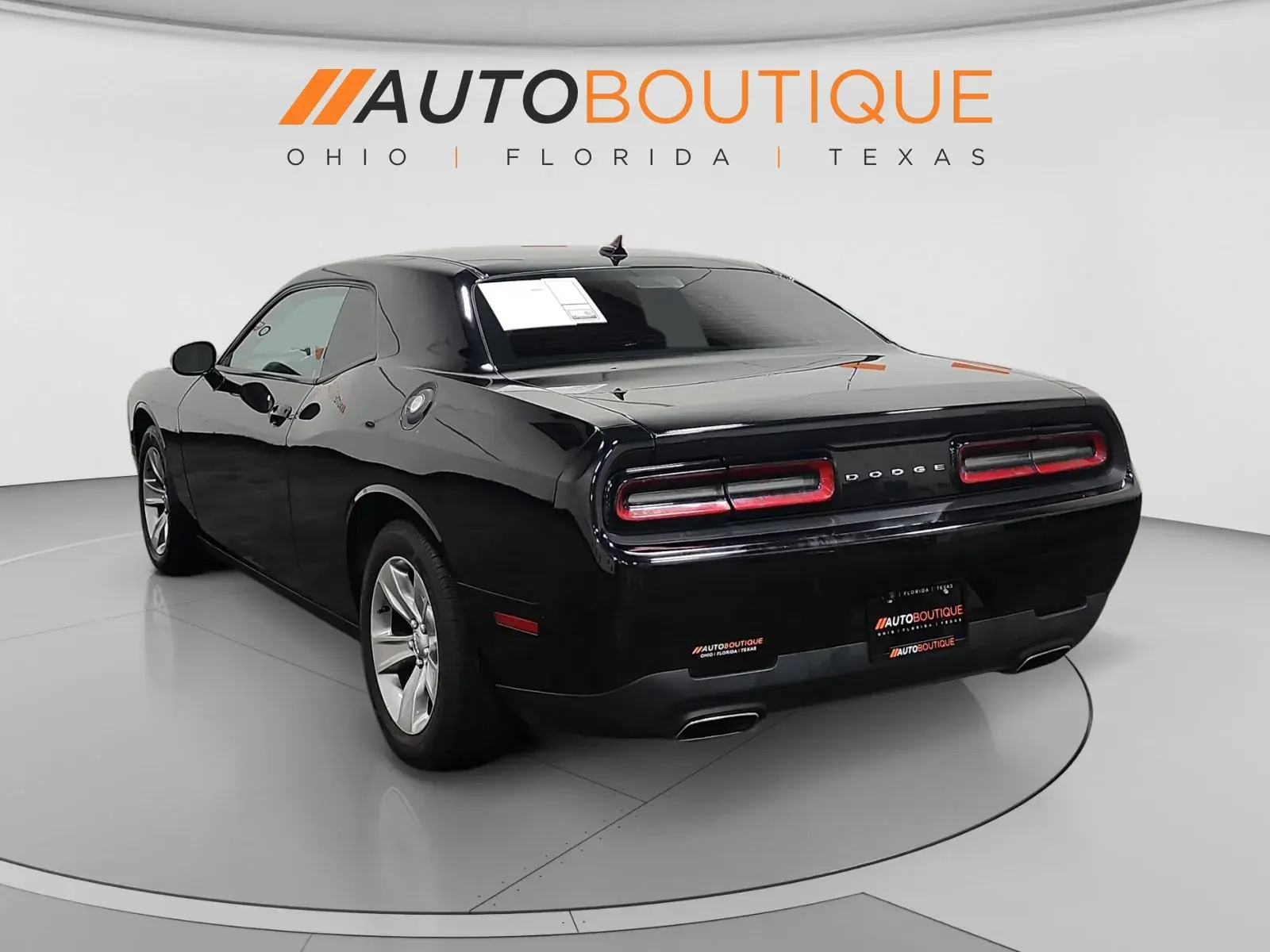 2016 Dodge Challenger SXT photo 3