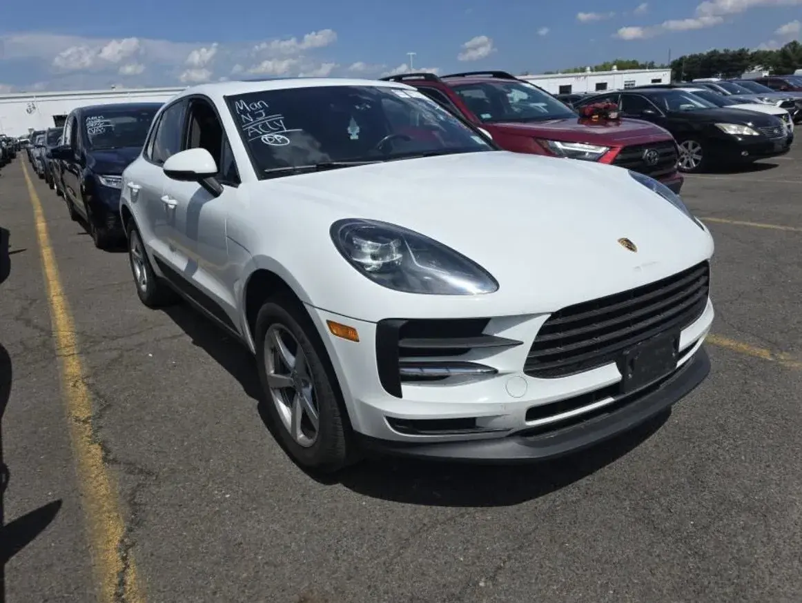 2020 Porsche Macan Base photo 3