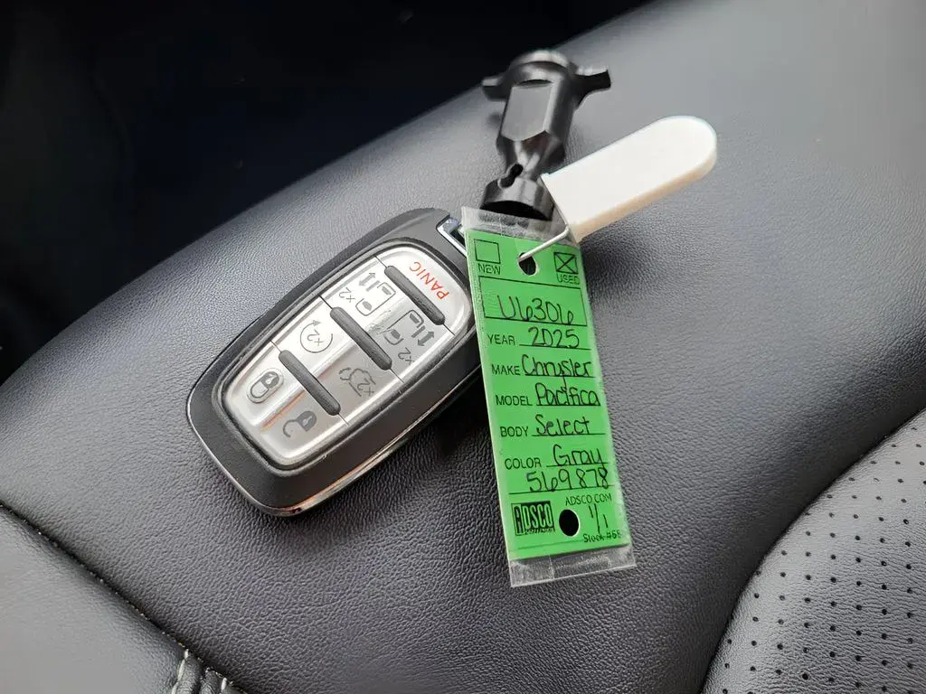 2025 Chrysler Pacifica Select photo 5