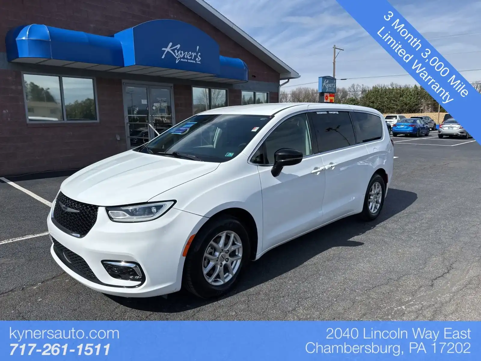 2024 Chrysler Pacifica Touring L's photo