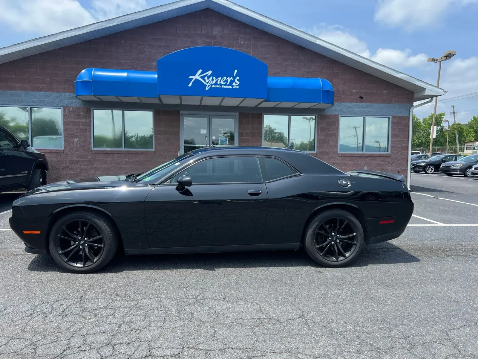 2017 Dodge Challenger SXT photo 3