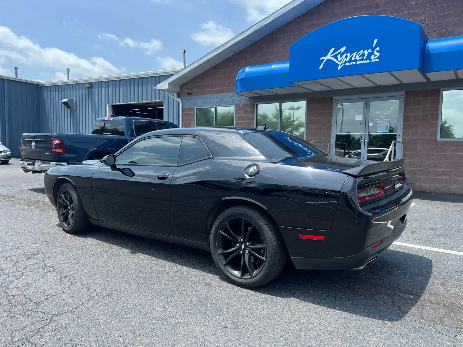 2017 Dodge Challenger SXT photo 4