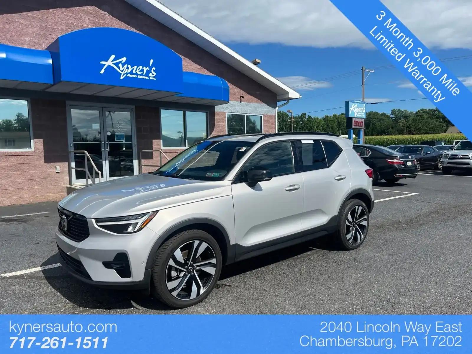 2023 Volvo XC40 B4 Plus Dark's photo