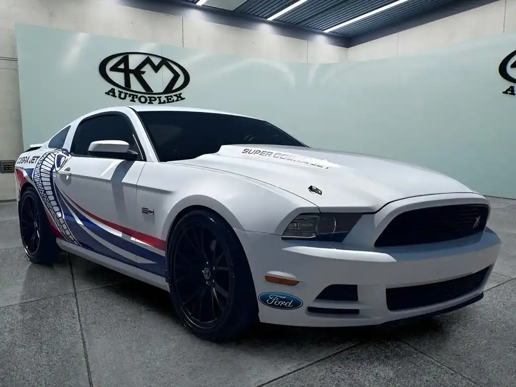 2014 Ford Mustang GT Premium's photo