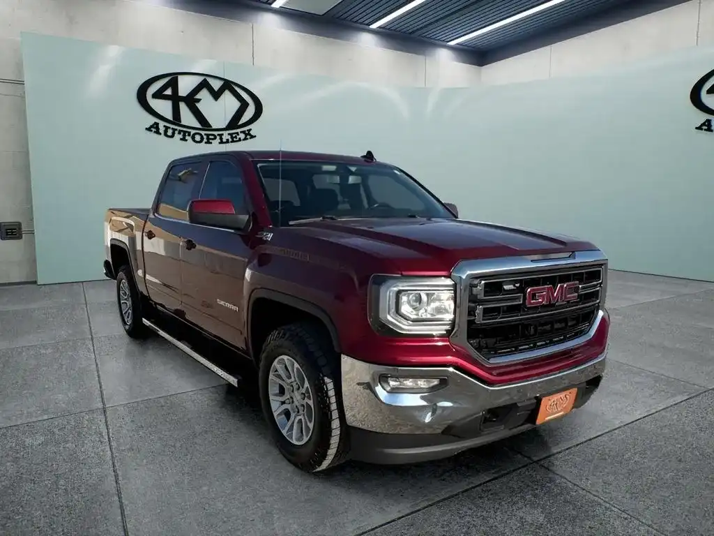 2017 GMC Sierra 4WD Crew Cab Short Box SLE's photo