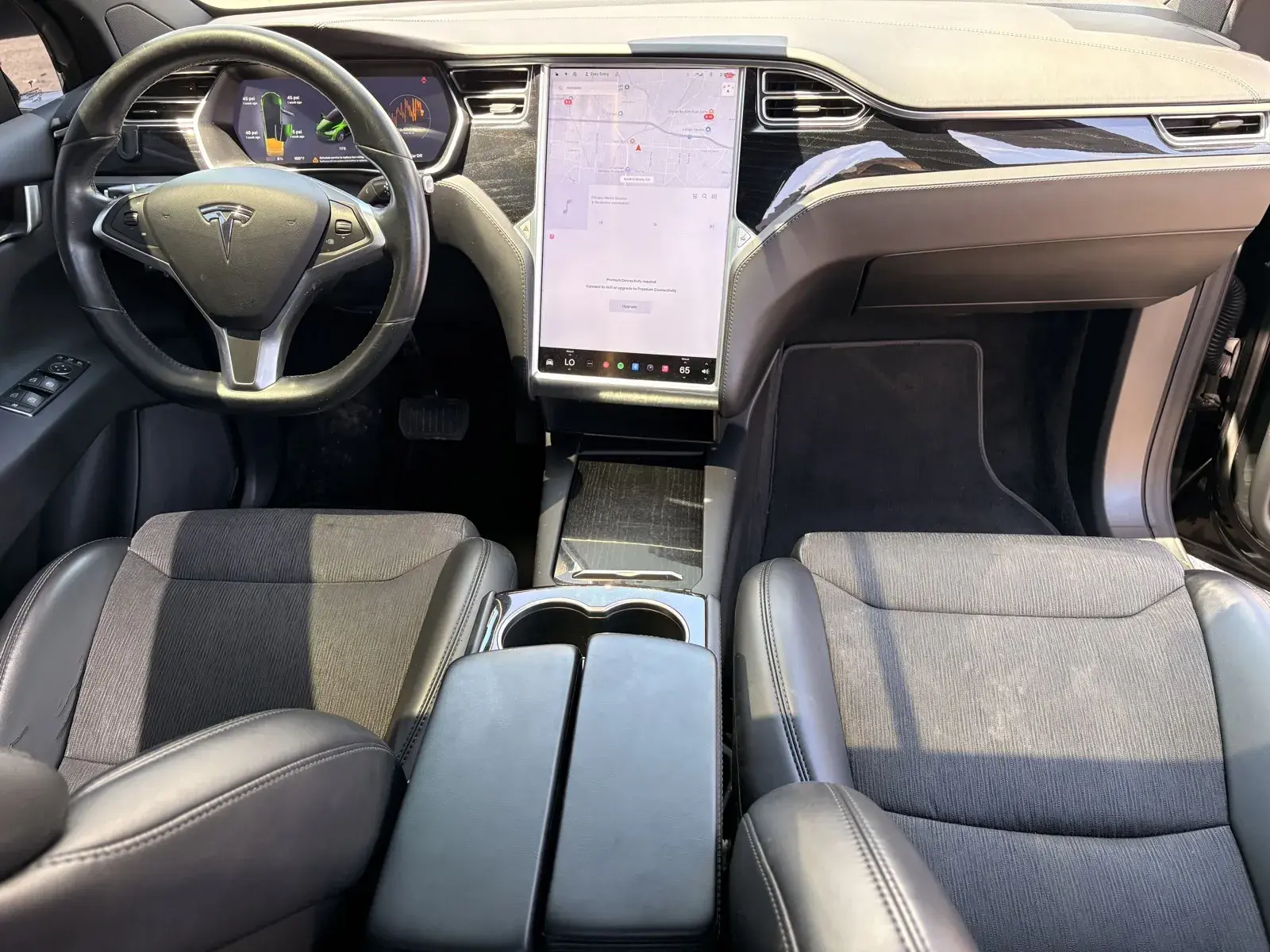 2017 Tesla Model X 75D photo 5