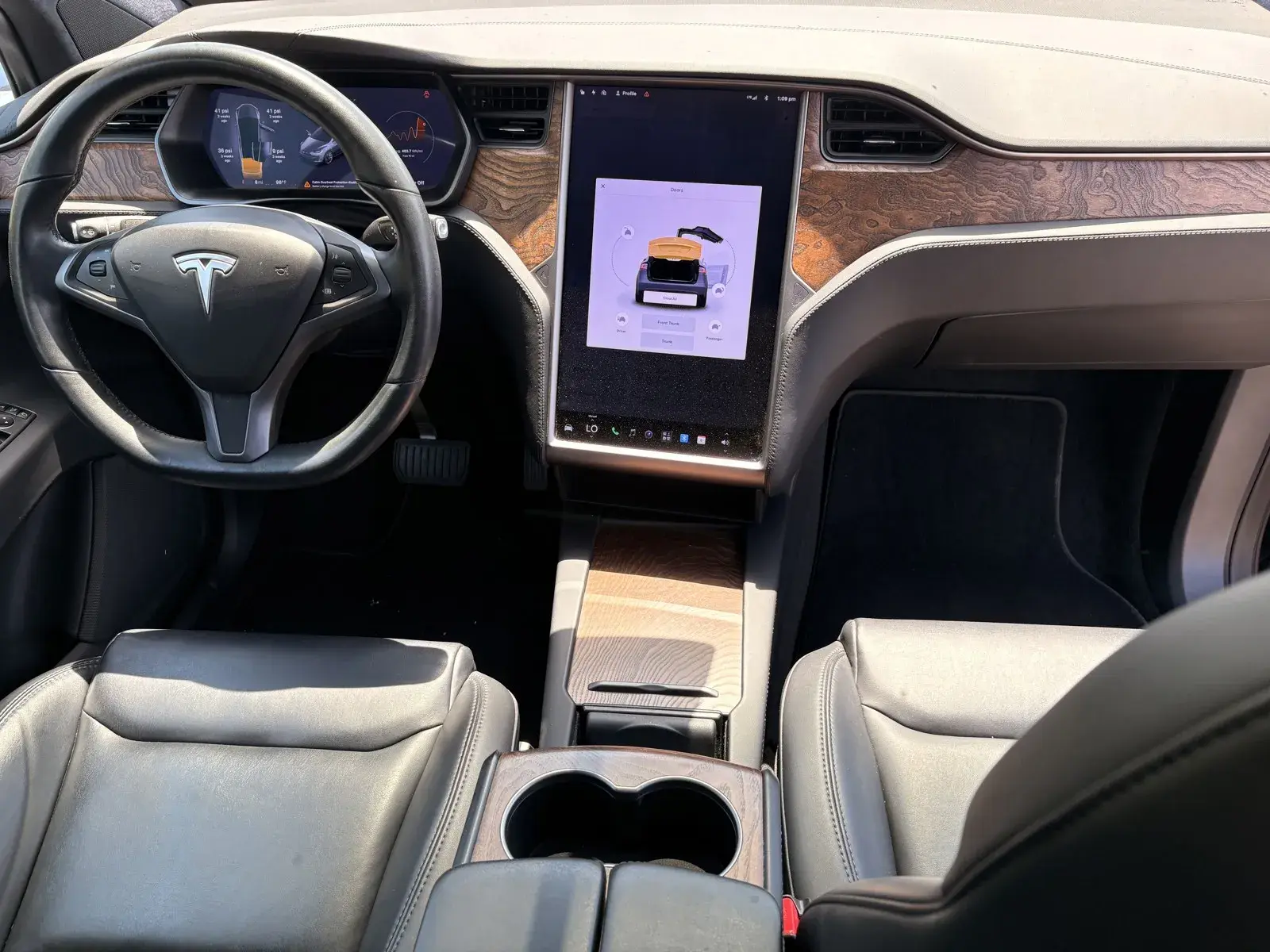 2020 Tesla Model X Long Range Plus photo 4
