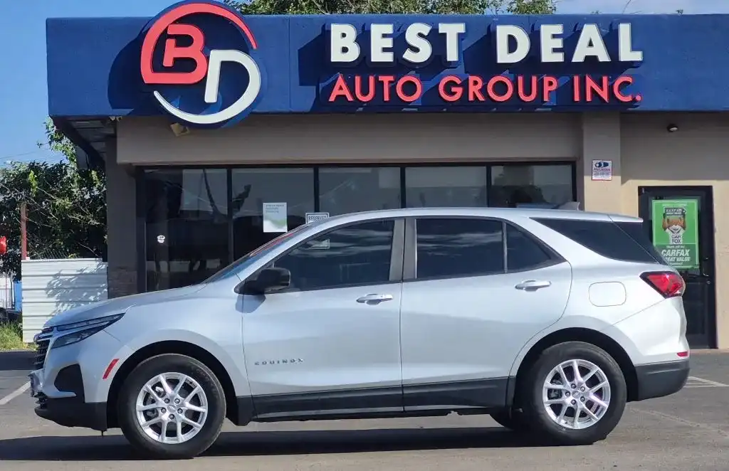 2022 Chevrolet Equinox LS's photo
