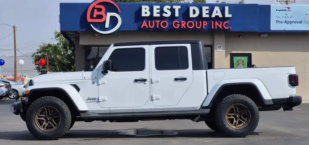 2022 Jeep Gladiator Overland's photo