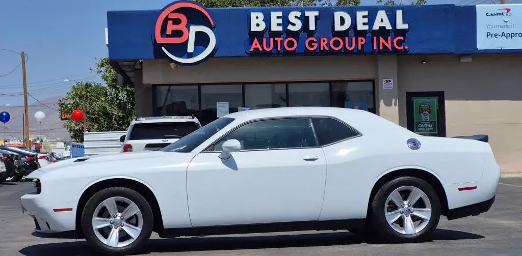 2023 Dodge Challenger SXT Auto photo 1