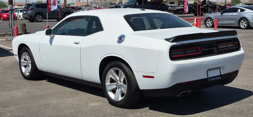 2023 Dodge Challenger SXT Auto photo 4