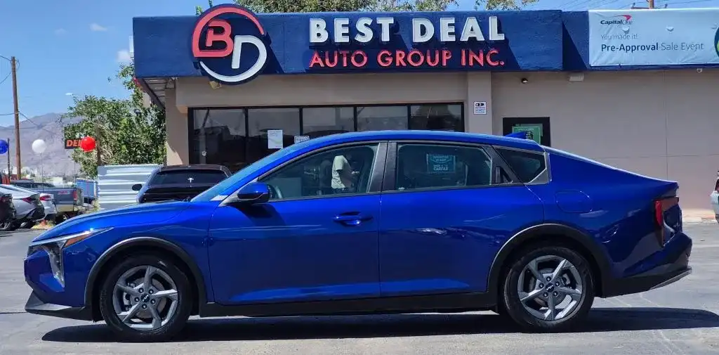 2025 Kia K4 LXS Auto's photo