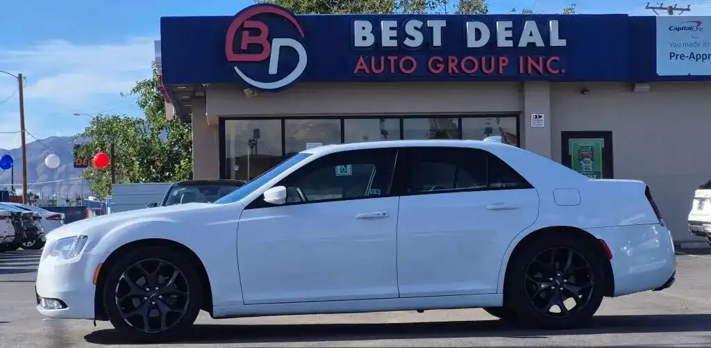 2023 Chrysler 300 S's photo
