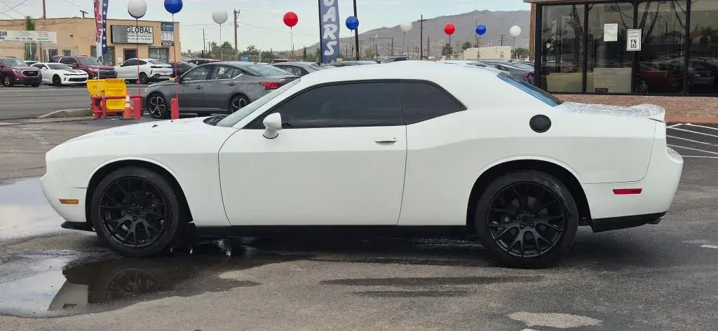 2014 Dodge Challenger SXT photo 3
