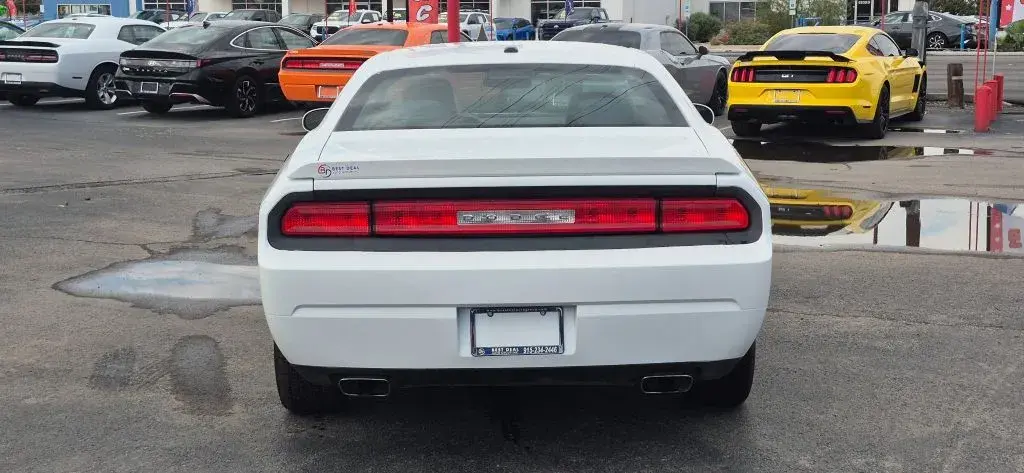 2014 Dodge Challenger SXT photo 5