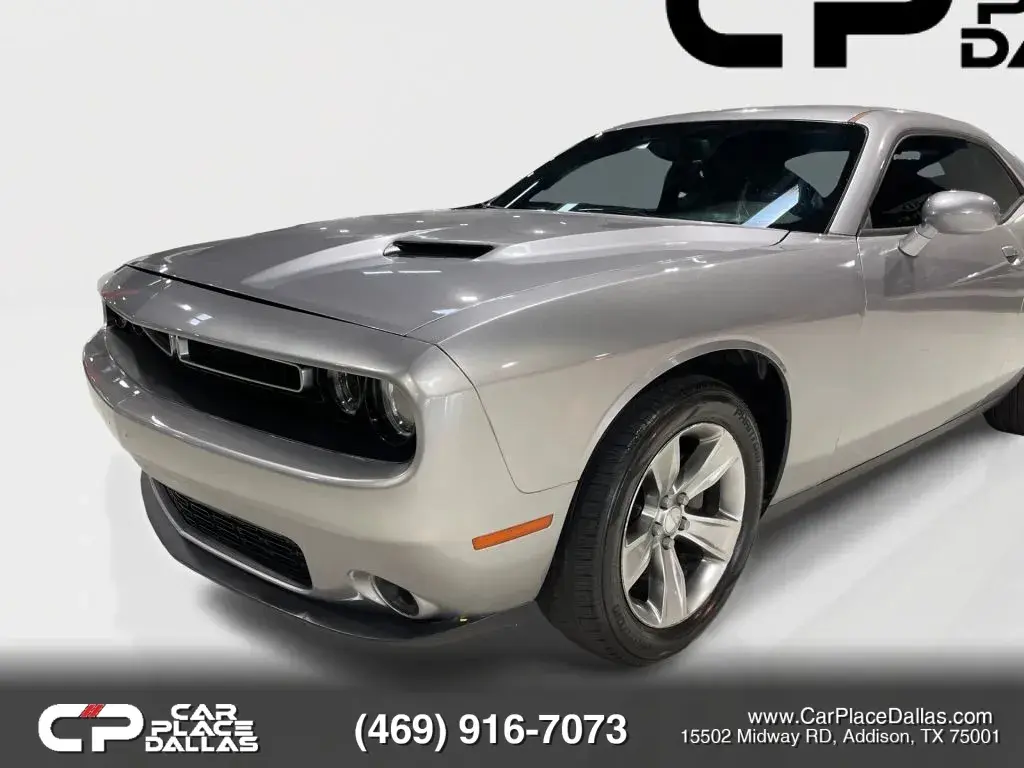 2016 Dodge Challenger SXT photo 4