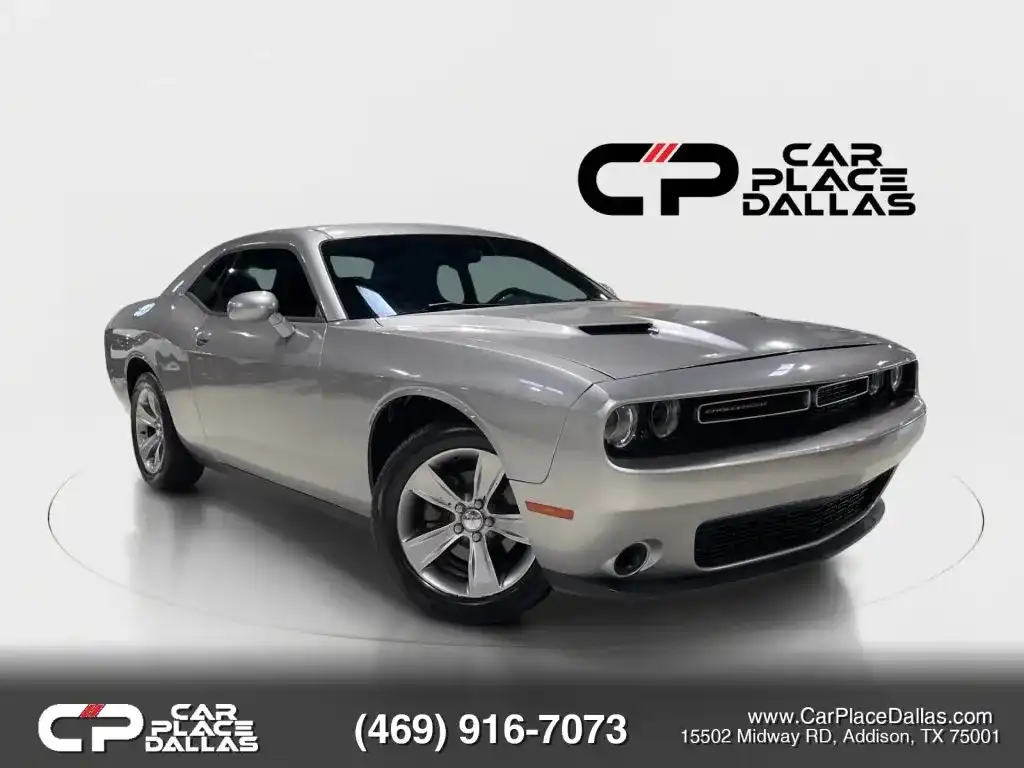 2016 Dodge Challenger SXT's photo