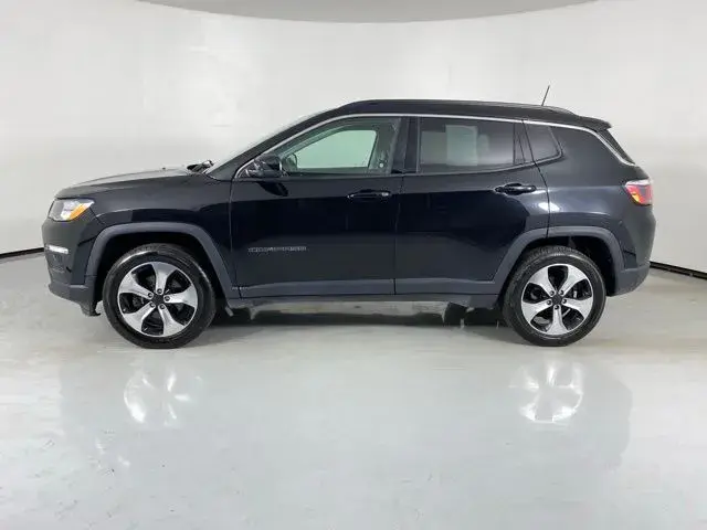 2017 Jeep Compass Latitude 4X4 photo 4