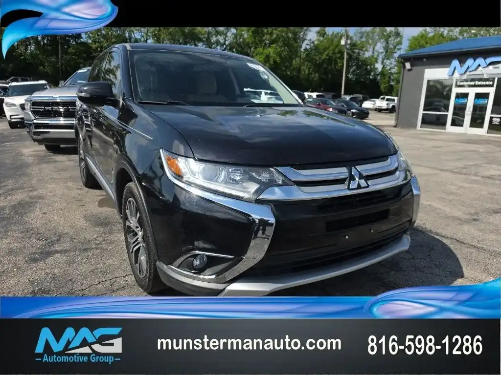 2017 Mitsubishi Outlander SE FWD's photo