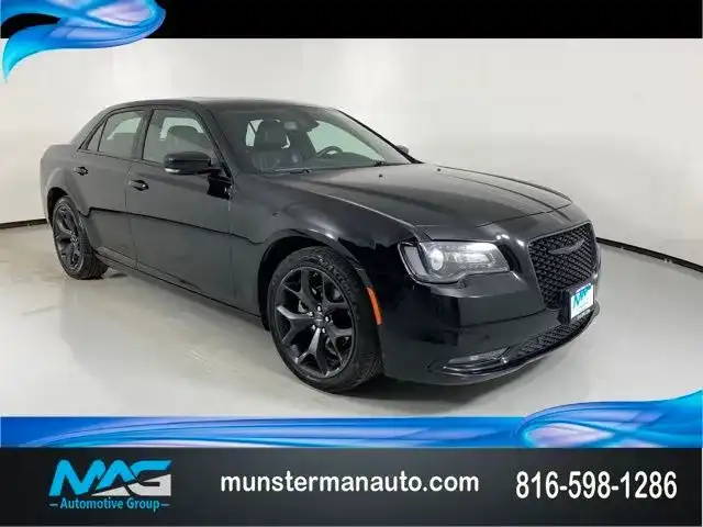 2023 Chrysler 300 S's photo
