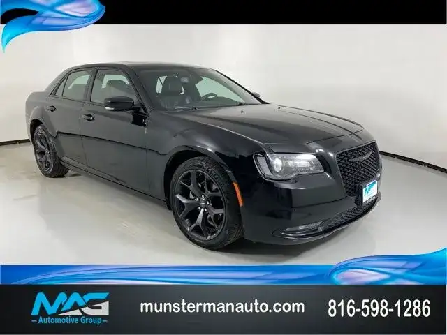 2023 Chrysler 300 S's photo