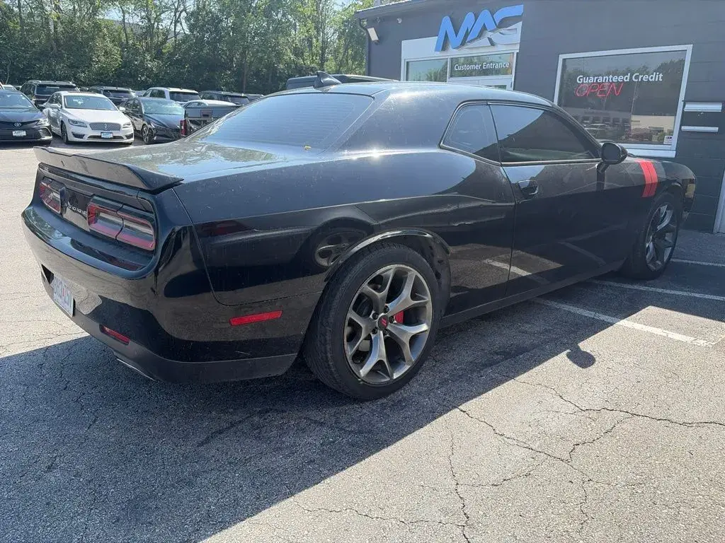 2016 Dodge Challenger SXT photo 3