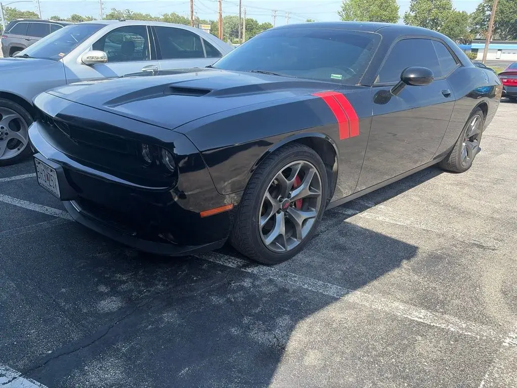 2016 Dodge Challenger SXT photo 4