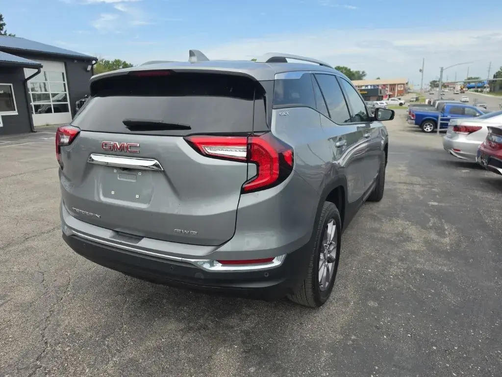 2023 GMC Terrain SLT AWD photo 4