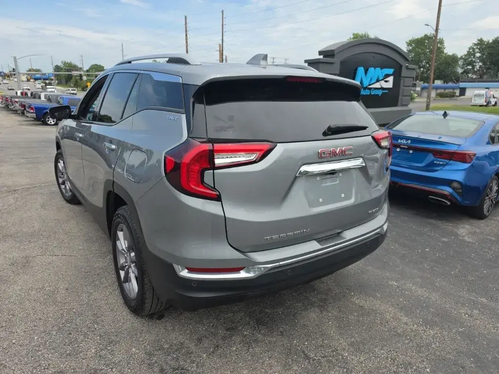 2023 GMC Terrain SLT AWD photo 3