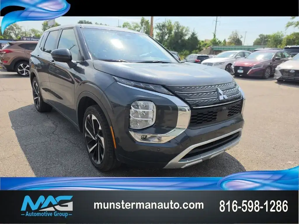 2024 Mitsubishi Outlander SE FWD's photo
