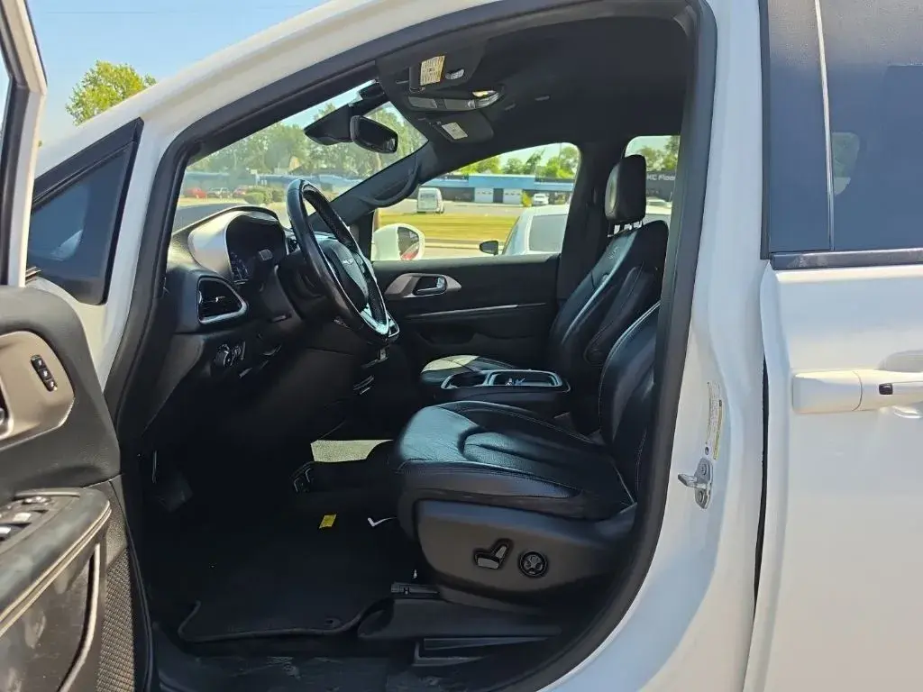 2020 Chrysler Pacifica AWD Auto Launch Edition 3.6 4WD photo 5