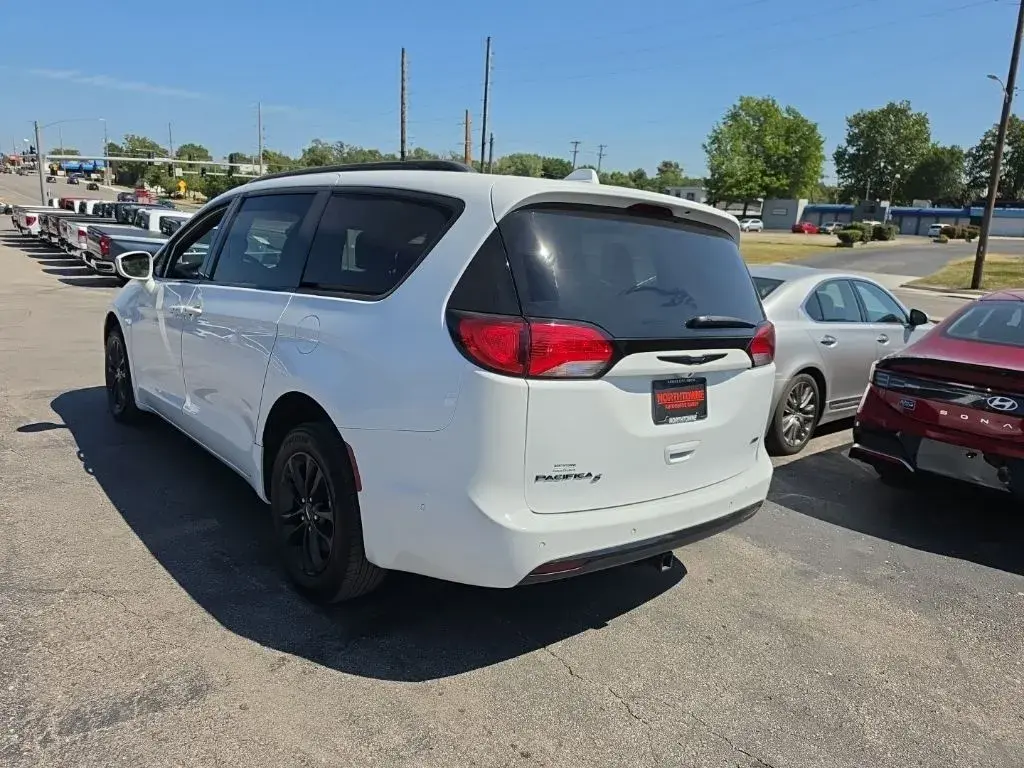 2020 Chrysler Pacifica AWD Auto Launch Edition 3.6 4WD photo 3